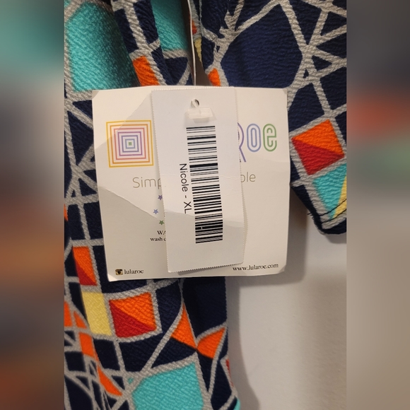 LulaRoe Geometric Nicole Dress - Picture 4 of 4